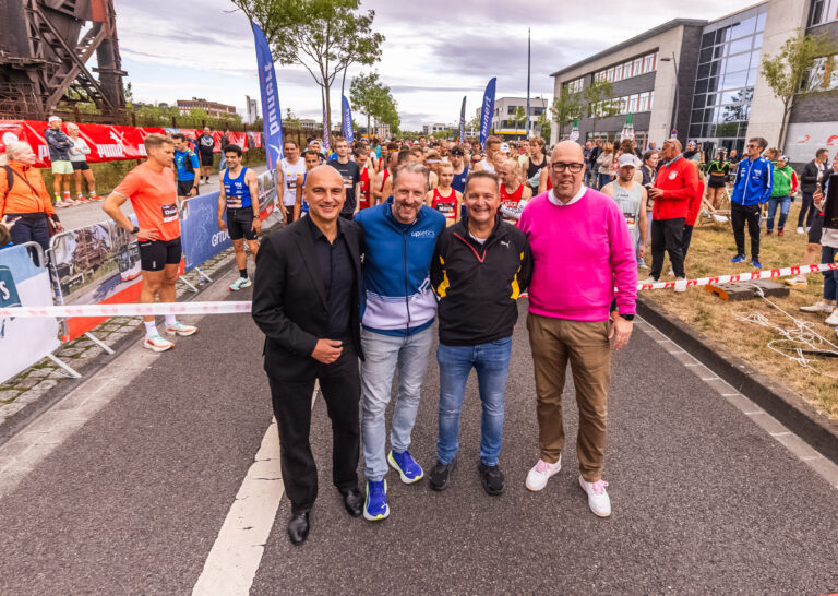31.05.2025 Dortmund Hoerde - Do it fast Summer Edition auf Phoenix West - Laufveranstaltung Upletics 10 km Fast Lauf Start -  @fotostephan / Copyright Stephan Schuetze