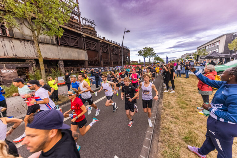 31.05.2025 Dortmund Hoerde - Do it fast Summer Edition auf Phoenix West - Laufveranstaltung Upletics 10 km Fast Lauf Start -  @fotostephan / Copyright Stephan Schuetze