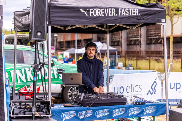 31.05.2025 Dortmund Hoerde - Do it fast Summer Edition auf Phoenix West - Laufveranstaltung Upletics 10 km Fast Lauf Start -  @fotostephan / Copyright Stephan Schuetze