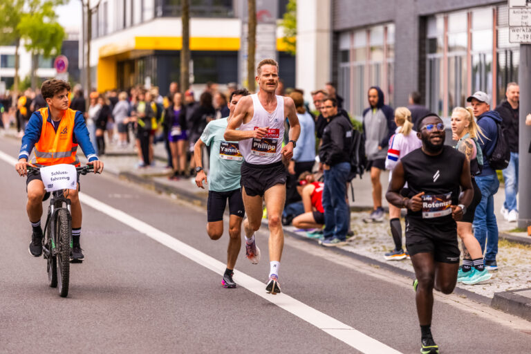 31.05.2025 Dortmund Hoerde - Do it fast Summer Edition auf Phoenix West - Laufveranstaltung Upletics 10 km Fast Lauf Start -  @fotostephan / Copyright Stephan Schuetze