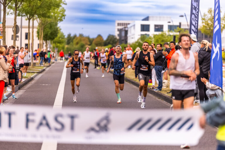 31.05.2025 Dortmund Hoerde - Do it fast Summer Edition auf Phoenix West - Laufveranstaltung Upletics 10 km Fast Lauf Start -  @fotostephan / Copyright Stephan Schuetze