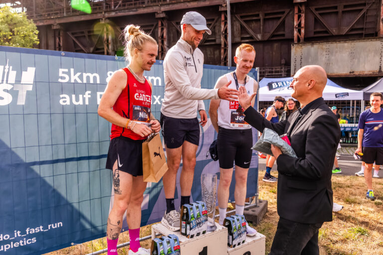 31.05.2025 Dortmund Hoerde - Do it fast Summer Edition auf Phoenix West - Laufveranstaltung Upletics 10 km Fast Lauf Start -  @fotostephan / Copyright Stephan Schuetze