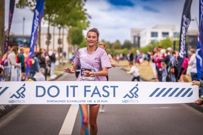 31.05.2025 Dortmund Hoerde - Do it fast Summer Edition auf Phoenix West - Laufveranstaltung Upletics 10 km Easy Lauf -  @fotostephan / Copyright Stephan Schuetze