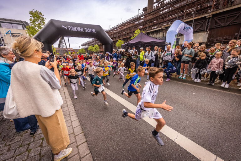31.05.2025 Dortmund Hoerde - Do it fast Summer Edition auf Phoenix West - Laufveranstaltung Upletics Kids Run -  @fotostephan / Copyright Stephan Schuetze