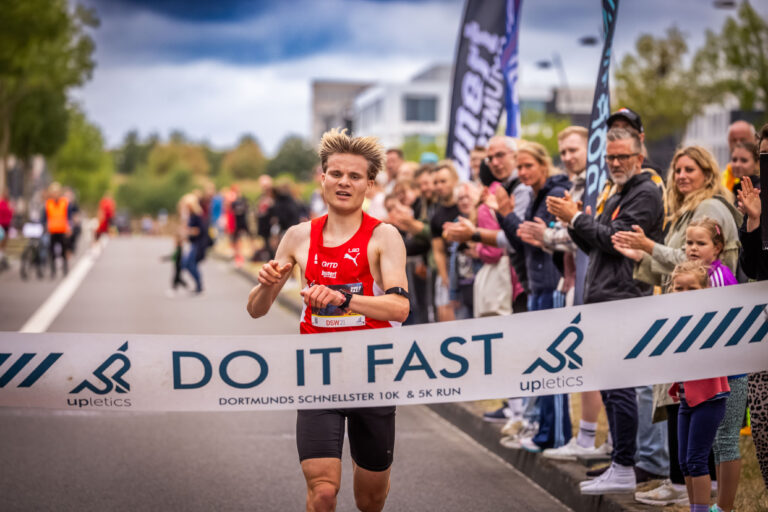31.05.2025 Dortmund Hoerde - Do it fast Summer Edition auf Phoenix West - Laufveranstaltung Upletics 5 km Lauf -  @fotostephan / Copyright Stephan Schuetze