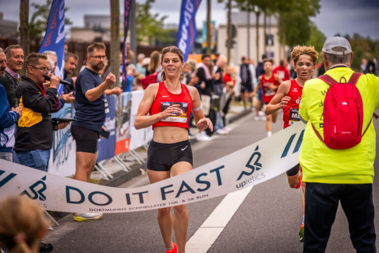 31.05.2025 Dortmund Hoerde - Do it fast Summer Edition auf Phoenix West - Laufveranstaltung Upletics 5 km Lauf -  @fotostephan / Copyright Stephan Schuetze